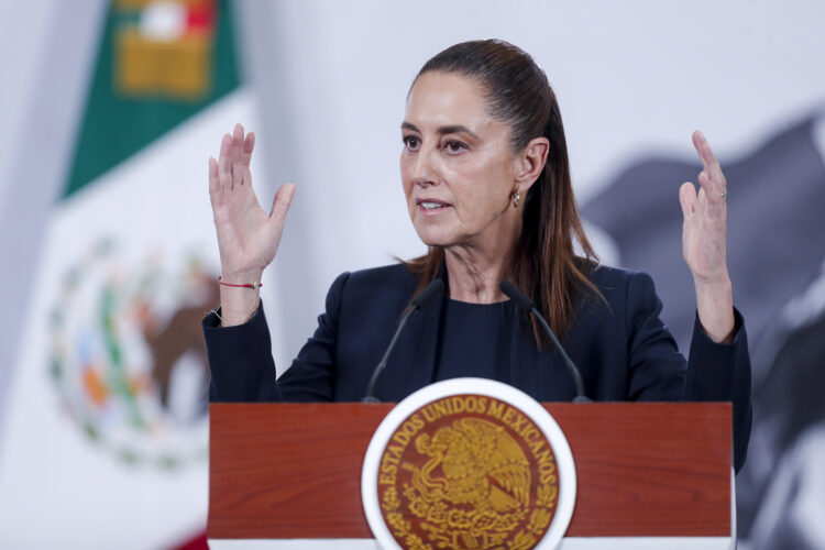 La presidenta de México, Claudia Sheinbaum, durante una rueda de prensa en Palacio Nacional de la Ciudad de México, el 16 de marzo de 2026. Foto: Isaac Esquivel / EFE.