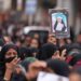 Miles de iraníes de luto y protesta por la masacre en la escuela de Minab, Irán. Foto:  EFE/EPA/