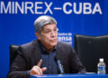 El viceministro de Asuntos Exteriores de Cuba, Carlos Fernández de Cossío, durante una rueda de prensa este viernes, en La Habana. Foto: EFE/ Ernesto Mastrascusa.