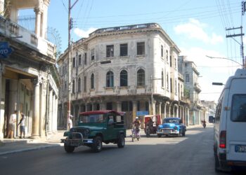 Intersección de las calzadas de Luyanó, izq, y 10 de octubre, der. Foto: AMD