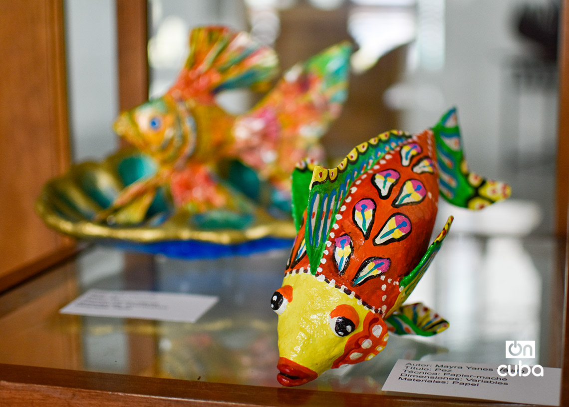 Exposición de obras de papel maché dedicada a las mascotas y otros animales, en la Galería Manos, de La Habana Vieja. Foto: Otmaro Rodríguez.