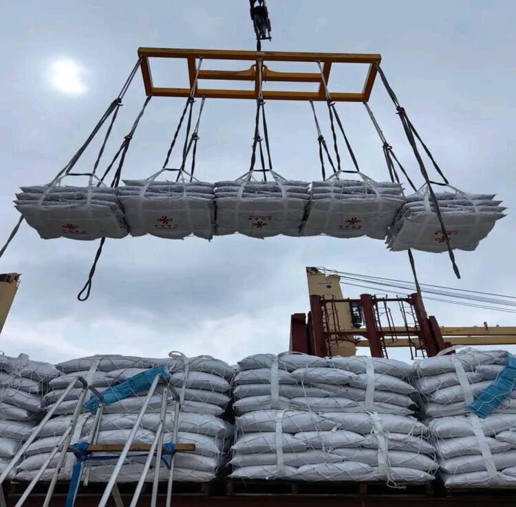 Los tradicionales donativos chinos mitigan los grandes déficits cubanos del cereal. Foto:  Embajada China en La Habana/ Facebook