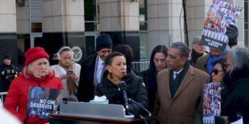 La congresista demócrata Nydia Velázquez, representante de un distrito de Nueva York, habla durante un acto. Foto tomada de su cuenta en Facebook.