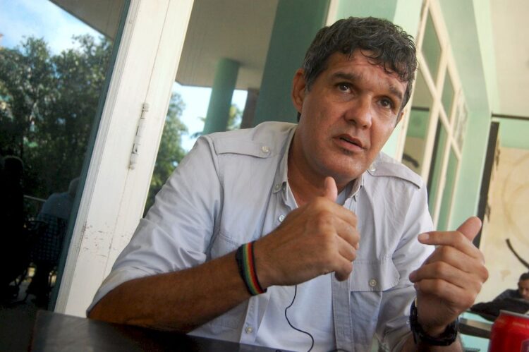 Para su debut como director, Salatti optó por una película minimalista y discreta que destapa el mundo de una ancianidad solitaria por causas migratorias. Foto: AMD.