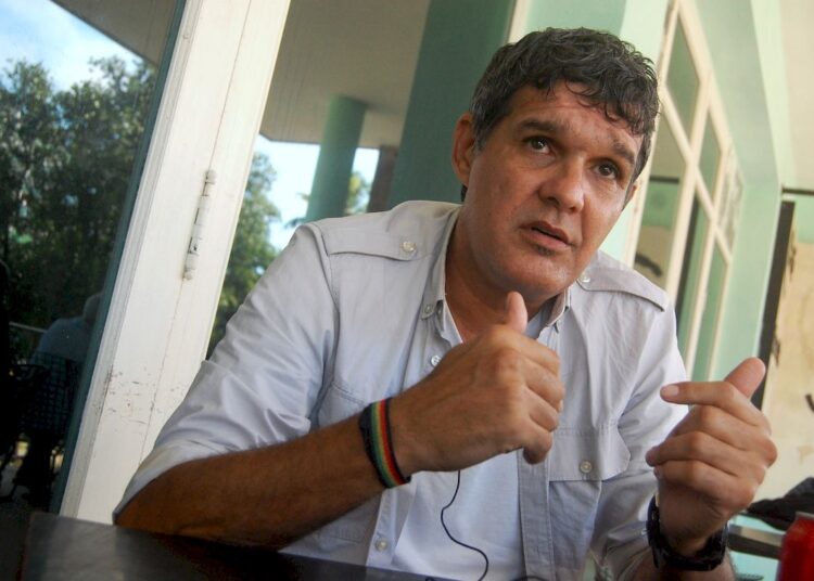 Para su debut como director, Salatti optó por una película minimalista y discreta que destapa el mundo de una ancianidad solitaria por causas migratorias. Foto: AMD.