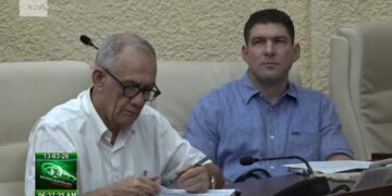 Imágenes de la televisión mostraron  a Rodríguez Castro en la primera fila de un pequeño anfiteatro del Palacio de la Revolución. Foto: captura de video, Canal Caribe.