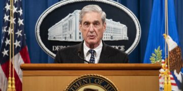 Washington (United States), 21/03/2026.- (FILE) - Special Counsel Robert Mueller speaks to the media about the results of the Russia investigation at the Justice Department in Washington, DC, USA, 29 May 2019 (reissued 21 March 2026). Robert Mueller, the long-serving FBI director and special counsel who led the probe into the 2016 Russian election interference, passed away on 20 March 2026 at age 81, his family confirmed. (Rusia) EFE/EPA/JIM LO SCALZO