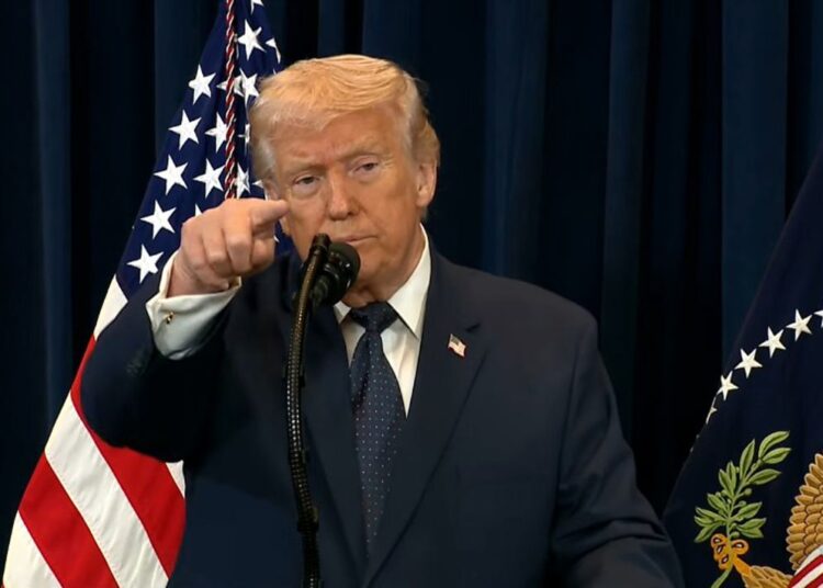 Donald Trump  durante una rueda de prensa este lunes, en Miami (FL, EE.UU.). Foto: EFE/ La Casa Blanca /