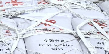 Donativo de arroz de China a Cuba. Foto: Tomada del perfil de Facebook de la Embajada de Cuba en China.