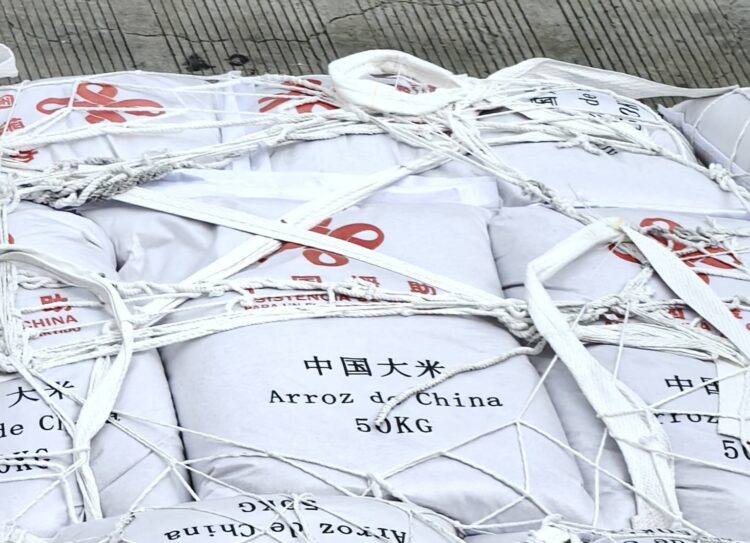 Donativo de arroz de China a Cuba. Foto: Tomada del perfil de Facebook de la Embajada de Cuba en China.