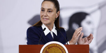 La presidenta de México, Claudia Sheinbaum, habla durante una rueda de prensa en el Palacio Nacional de Ciudad de México, el 23 de marzo de 2026. Foto: Sáshenka Gutiérrez / EFE.