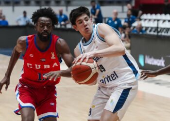 Cuba sumó ante Uruguay una nueva derrota en la ventana mundialista. Foto: FIBA.