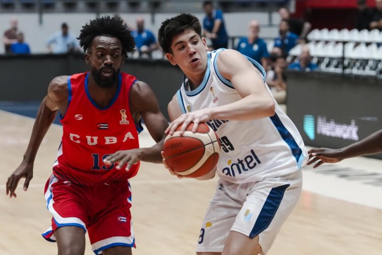 Cuba sumó ante Uruguay una nueva derrota en la ventana mundialista. Foto: FIBA.