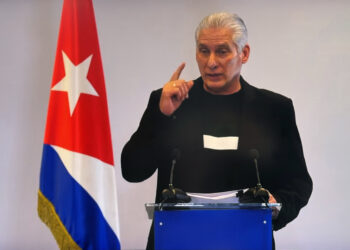 El presidente cubano Miguel Díaz-Canel habla durante una transmisión televisiva. Cuba EEUU