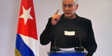 El presidente cubano Miguel Díaz-Canel habla durante una transmisión televisiva. Cuba EEUU