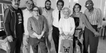 Parte del elenco del largometraje "Estrés", dirigido por Marilyn Solaya, durante el rodaje. Foto: Tomada de Cubaactores.