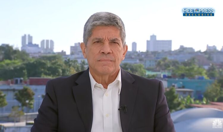 Captura de pantalla de una entrevista de NBC News con el vicecanciller cubano Fernández de Cossío.