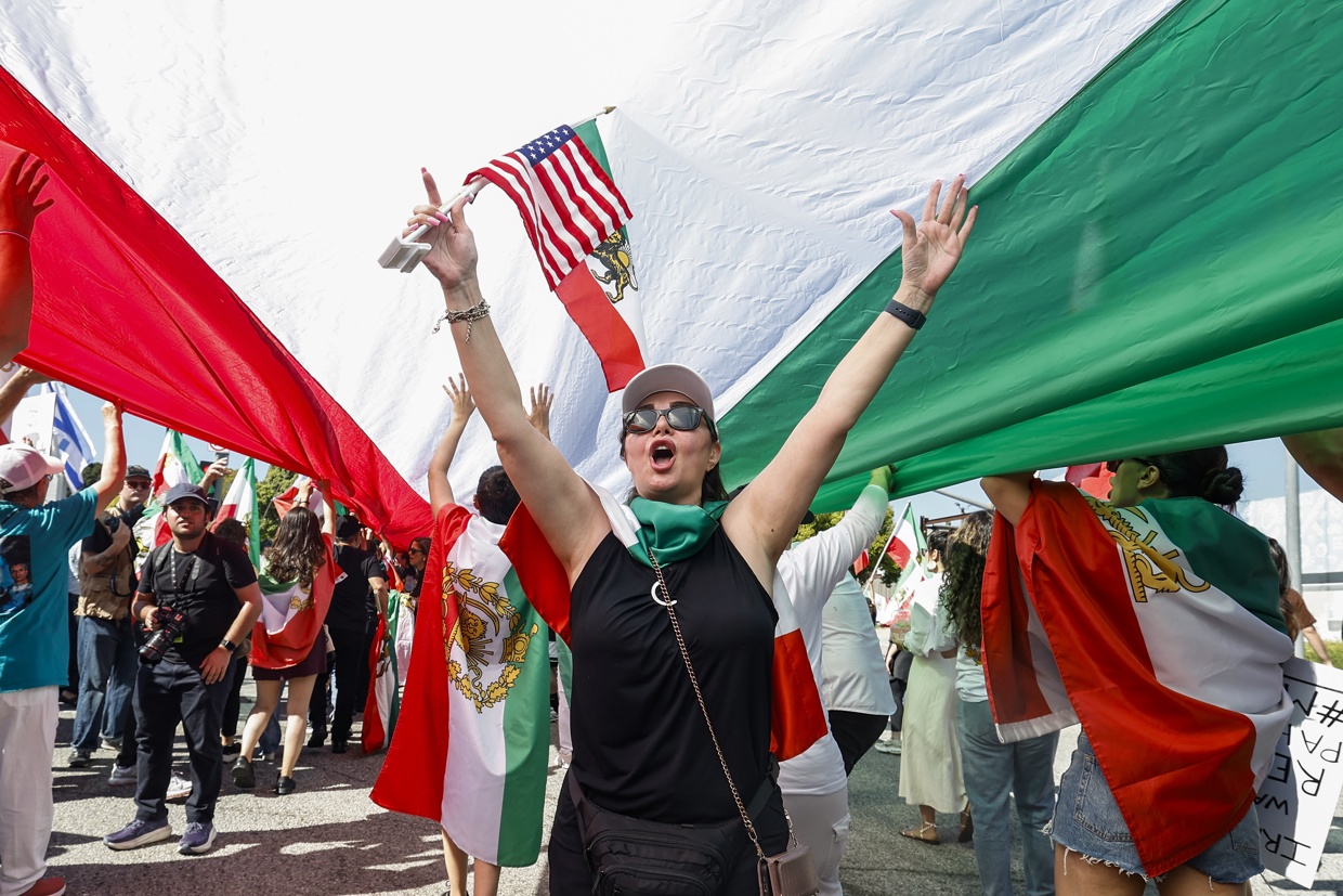 Khamenei's death in Iran is confirmed and Trump announces bombings “as long as necessary”