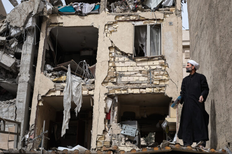 Daños en un edificio de un barrio de Teherán, atacado por EE.UU e Israel en la actual guerra en Medio Oriente. Foto: Jaime León / EFE.