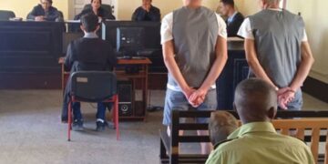 Juicio por el delito de sabotaje en Ciego de Ávila a dos hombres acusados de robar unos 50 mil tornillos de parques solares. Foto: Odania García Heredia / Invasor.