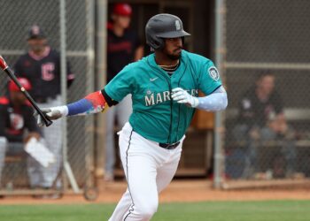 El jardinero Lázaro Montes no estará con los Marineros de Seattle en el Opening Day de la temporada 2026. Foto: Bill Mitchel / baseballamerica.com / Archivo.