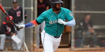 El jardinero Lázaro Montes no estará con los Marineros de Seattle en el Opening Day de la temporada 2026. Foto: Bill Mitchel / baseballamerica.com / Archivo.