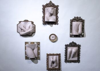 “Serie “Cartografía de un cuerpo”, 2025. Moldes al natural de la artista fundidos en resina de poliéster y fibra de vidrio sobre marco antiguo de bronce.