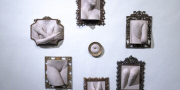 “Serie “Cartografía de un cuerpo”, 2025. Moldes al natural de la artista fundidos en resina de poliéster y fibra de vidrio sobre marco antiguo de bronce.