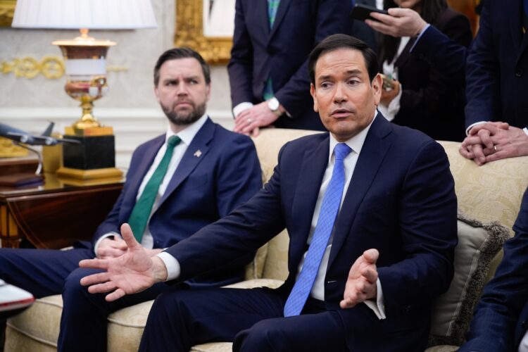 Rubio habla a la prensa desde el Despacho Oval, este 17 de marzo. Foto: YURI GRIPAS/EFE/EPA.