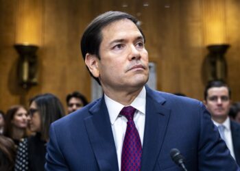 WASHINGTON (United States), 28/01/2026.- US Secretary of State Marco Rubio prepares to testify before a Senate Foreign Relations Committee hearing to examine US policy towards Venezuela on Capitol Hill in Washington, DC, USA, 28 January 2026. Bipartisan lawmakers have voiced concerns over the US administration's operations in Venezuela, including the capture of Venezuelan President Nicolas Maduro and his wife. EFE/EPA/SHAWN THEW