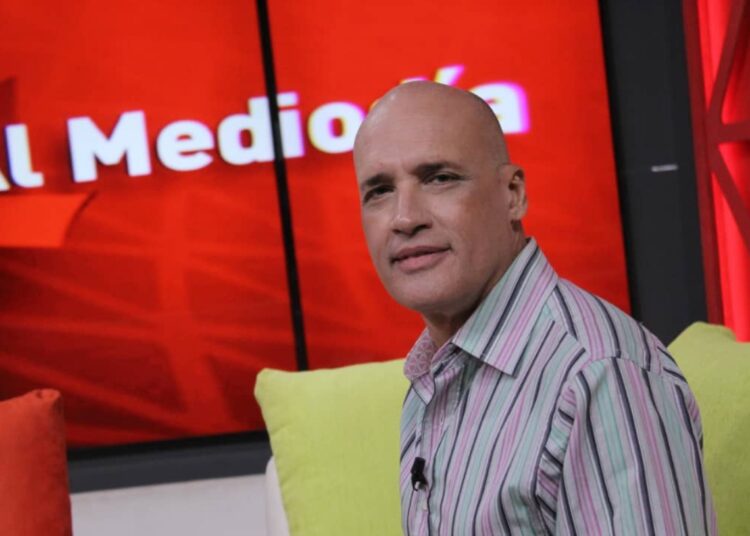 Pedro Martínez Arcos es rostro de "Al mediodía". Foto: Cortesía del entrevistado.