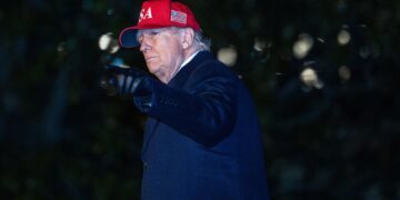 Trump regresa a la Casa Blanca, el 1 de marzo de 2026.Foto: AARON SCHWARTZ/ EFE/EPA/ POOL.