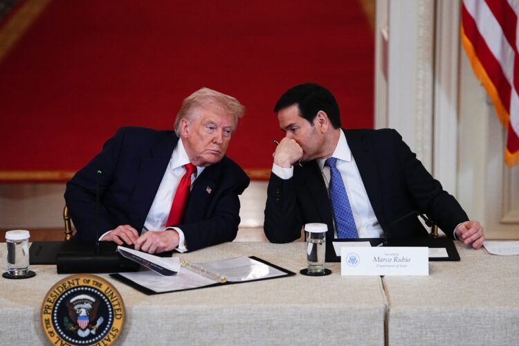 El presidente de EE.UU, Donald Trump, y el secretario de Estado, Marco Rubio, durante un evento en la Casa Blanca. Foto: Aaron Schwartz / EFE / POOL / Archivo.