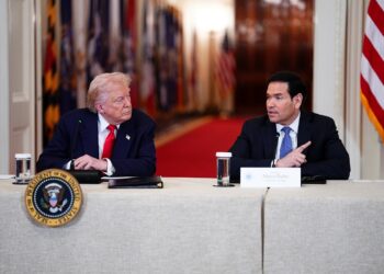 El presidente de EE.UU, Donald Trump, y el secretario de Estado, Marco Rubio, durante un evento en la Casa Blanca. Foto: Aaron Schwartz / EFE / POOL / Archivo.