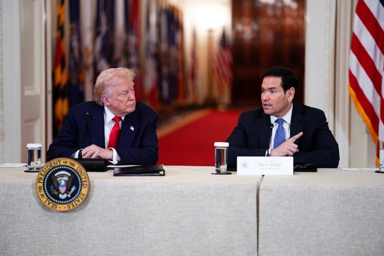 El presidente de EE.UU, Donald Trump, y el secretario de Estado, Marco Rubio, durante un evento en la Casa Blanca. Foto: Aaron Schwartz / EFE / POOL / Archivo.