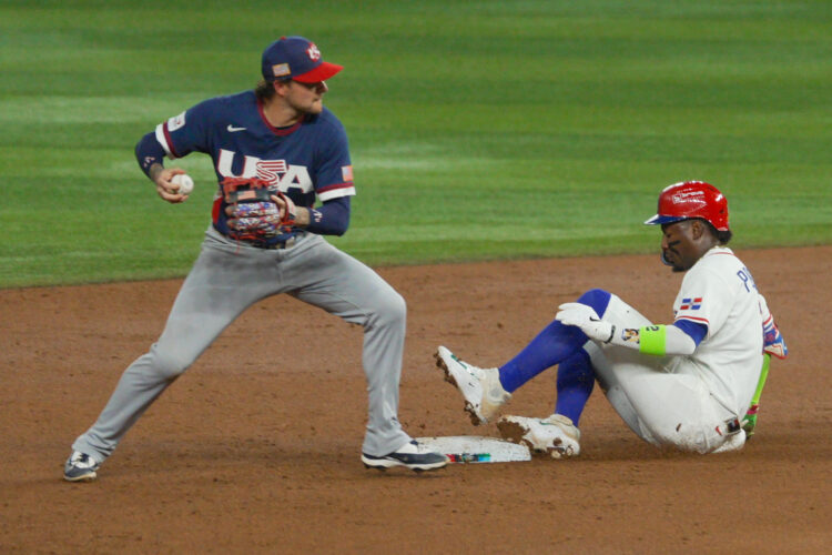 Estados Unidos se impuso cerradamente a República Dominicana en una de las semifinales del Clásico Mundial de Béisbol. Foto: Alberto Boal / EFE.