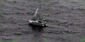 Imagen de una de las embarcaciones localizadas por la marina de México luego de estar desaparecidas en el Caribe mientras llevaban ayuda a Cuba. Foto: @SEMAR_mx / X.