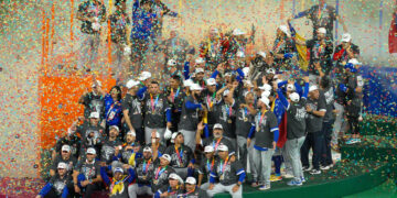Venezuela celebra su victoria en el VI Clásico Mundial de Béisbol, tras derrotar en la final al favorito elenco de Estados Unidos. Foto: Alberto Boal / EFE.