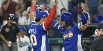 Venezuela remontó ante Italia en la semifinal del Clásico Mundial de Béisbol y se instaló por primera vez en la final del torneo. Foto: Alberto Boal / EFE.