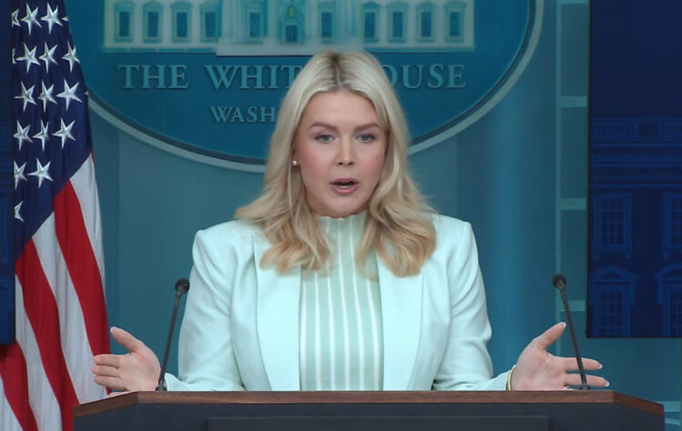 Captura de video de una transmisión de La Casa Blanca de su secretaria de prensa Karoline Leavitt. Foto: La Casa Blanca / EFE.