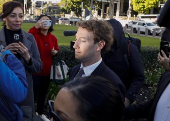 Mark Zuckerberg llega a una comparecencia judicial en el Tribunal Superior del condado de Los Ángeles el 18 de febrero de 2026. Foto: EFE/EPA/CHRIS TORRES (Archivo).