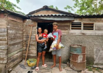 Ayuda entregada por Cáritas a damnificados del huracán Melissa en Santiago de Cuba. Foto: Arzobispado de Santiago de Cuba / Facebook.