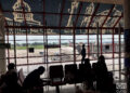 Personas en el aeropuerto José Marti, en una imagen de archivo. Foto: Kaloian.