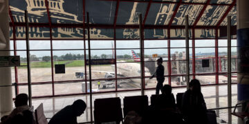 Personas en el aeropuerto José Marti, en una imagen de archivo. Foto: Kaloian.