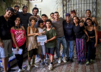 Equipo de realización  y actores de "El último juego". Foto: Cortesía de Roberto Chile.