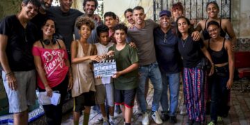 Equipo de realización  y actores de "El último juego". Foto: Cortesía de Roberto Chile.