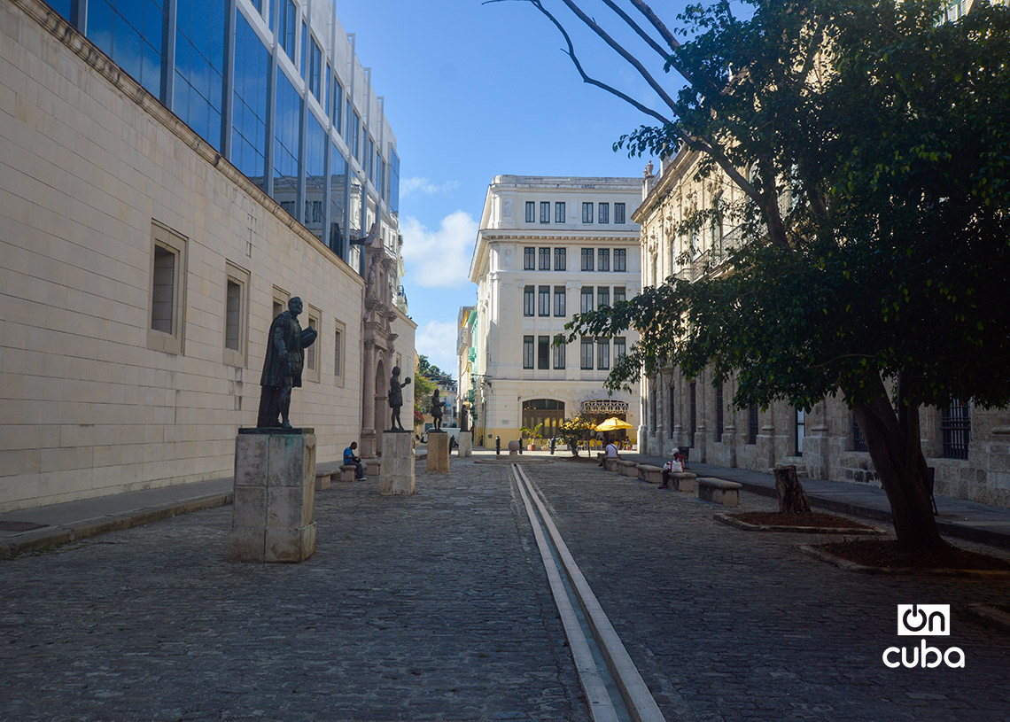 Calle Mercaderes, prácticamente vacía y sin turistas. Foto: Otmaro Rodríguez.