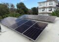 Paneles solares en techo doméstico. Foto:  Facebook