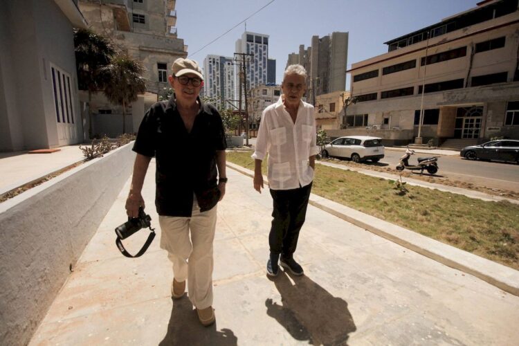 Silvio y Chico llegando a Casa de las Américas. Foto: Casa de las Américas (Facebook).