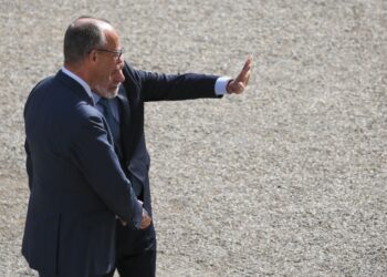 Merz (izq.) recibe con honores militares a Lula da Silva (der.) en el Palacio de Herrenhausen en Hannover, Alemania, el 19 de abril de 2026. Foto: HANNIBAL HANSCHKE/EFE/EPA.